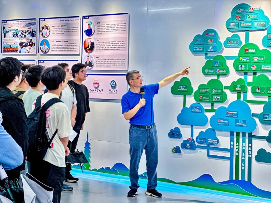 安徽大学机械系学子走进合肥Agin games,共探智造未来 安徽大学机械系学子走进合肥Agin games,共探智造未来